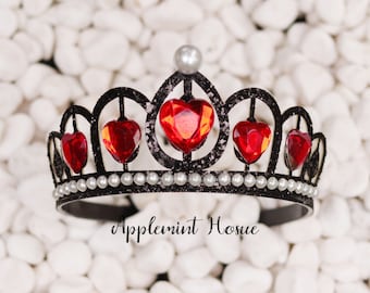 Queen Of Hearts Crown, Queen Of Heart costume Crown, Red heart gold crown, birthday crown, Queen Of Hearts Necklace for adults and kids