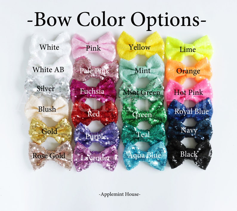 Pu&ograve; includere: Una tabella di 20 colori diversi di fiocchi, ognuno con un nome scritto sotto. I colori includono bianco, rosa, giallo, lime, menta, arancione, argento, fucsia, verde menta, rosa acceso, blush, rosso, verde, blu reale, oro, viola, verde acqua, blu navy, oro rosa, lavanda, blu acquamarina e nero.