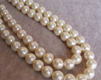 Vintage creamy white double-strand pearl necklace