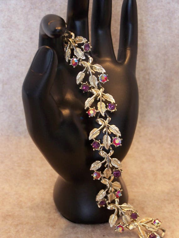 アクセサリー Coro Flower Leaf Bracelet 1960s Vintage CORO Vintage Bracelet, Goldtone Leaf With Red and Purple