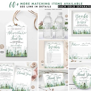 Może przedstawiać: Zestaw drukowanych dekoracji na baby shower w stylu leśnym. Dekoracje obejmują tabliczkę powitalną, tabliczkę z prośbą o książki, etykietę na butelkę wody, kartkę z podziękowaniami, kartkę z życzeniami, kartkę z radami i etykietkę na upominek. Dekoracje przedstawiają akwarelowy rysunek lasu z g&oacute;rami w tle.