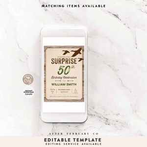 Puede incluir: Plantilla editable para una invitaci&oacute;n a una fiesta sorpresa de cumplea&ntilde;os n&uacute;mero 50. La invitaci&oacute;n presenta un fondo de madera r&uacute;stica con patos verdes volando sobre el texto "Sorpresa 50 cumplea&ntilde;os para William Smith".