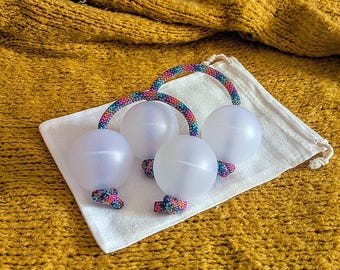 asalato con corda multicolore