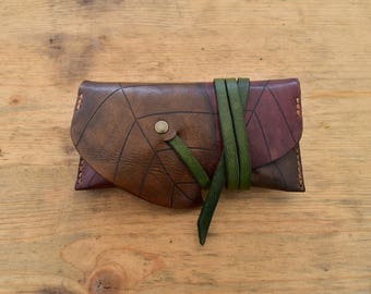 Leather tobacco pouch, engraved with a tobacco leaf elvish