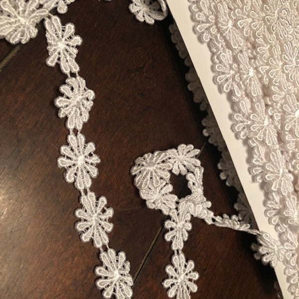 Venise Lace 7/8 inch white daisy trim by the yard, flower lace sewing trim, white lace flower, daisy lace, white lace, venetian lace trim