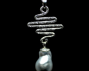バロックパールの手作りシルバーペンダント。 バロックパールペンダント：スターリングシルバー、南洋真珠、6月の