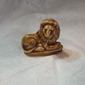 Laying Lion Red Rose Tea English Wade,African Lion Wade, Animal Character, Porcelain Animal Miniature Figure