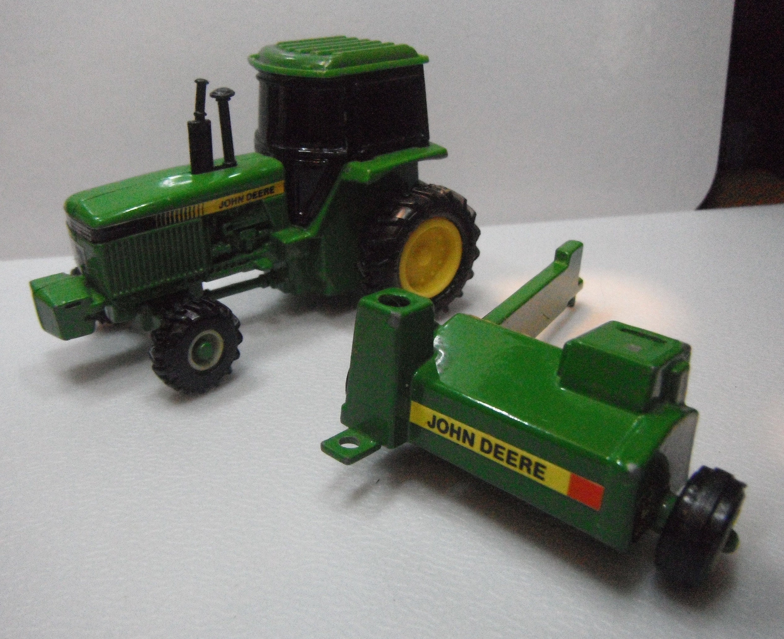 ERTL 164 Scale John Deere Tractor W/sound and Haying pic