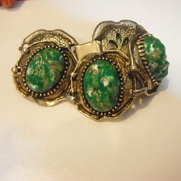 Western Style Chunky Gold Tone Link Bracelet Featuring Green, White, & Gold Speckled Plastic Stones!