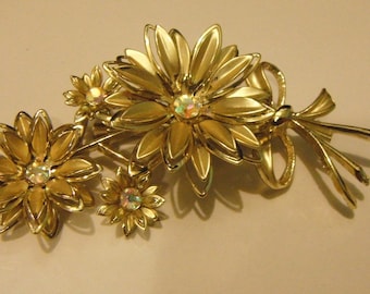 Large Daisy Flowers Bouquet Brooch with AB Glass Stone Accents, Gold Tone