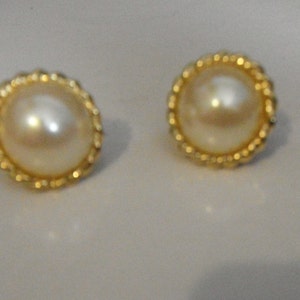 Classic 1980&#39;s Faux Pearl Clip-on Earrings with Twisted Golden Trim