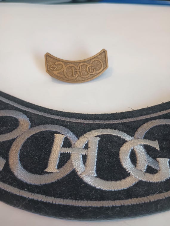 Harley Davidson HOG 2000 Patch & Pin Set - image 2