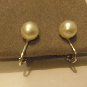 Faux Pearl Stud Adjustable Screw Back Clip-on Earring, Silver Tone
