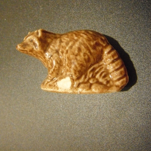 Marrom Guaxinim Rosa Vermelha Chá Inglês Wade Animal Personagem, Figura em Miniatura de Animal de Porcelana - Lascado! Danificado!