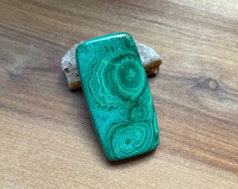 Cabochon in natural malachite from the Congo