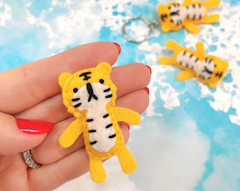 Handmade Felt Miniature Tiger Accessory/Handsewn Fiber Arts Kawaii Toy Stuffed Animal Keychain Brooch Magnet Home Decor Lunar New Year