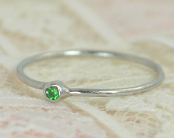 Tiny Emerald Ring Set, Solid White Gold Wedding Set,  Stacking Ring, White Gold Emerald Ring, May Birthstone, Bridal Set, Emerald Ring