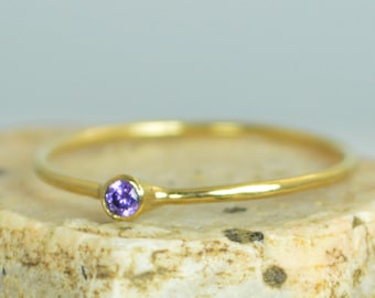 Pequeño anillo de amatista, anillo de apilamiento de amatista de oro sólido de 14 k, anillo de amatista, anillo de madres de amatista, piedra de nacimiento de febrero, anillos de amatista