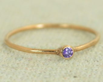 Petite bague améthyste, bague superposable améthyste remplie d'or rose, bague améthyste, bague mère améthyste, pierre de naissance de février, bagues améthyste