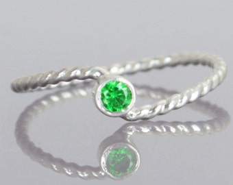 Wave Ring, Silver Wave Ring, Emerald Mothers Ring, May Birthstone, Silver Twist Ring, Unique Mother's Ring, Emerald Ring, May