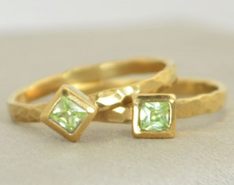 Square Peridot Ring, Peridot Gold Ring, August's Birthstone Ring, Square Stone Mothers Ring, Square Stone Ring, Peridot Ring