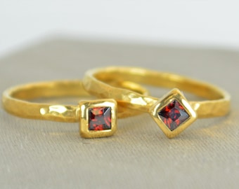 Square Garnet Ring, Garnet Solitaire, Garnet Solid 14k Gold Ring, January Birthstone Ring, Square Stone Mothers Ring, Square Stone Ring