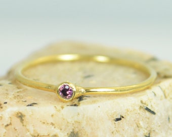 Tiny Alexandrite Ring, Alexandrite Stacking Ring,Solid 14k Gold Alexandrite Ring, Alexandrite Mothers Ring, June Birthstone, Solid Gold Ring