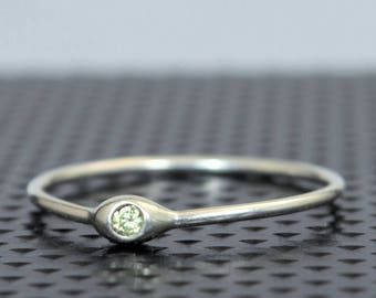 Dainty Silver Peridot Mothers Ring,Peridot Birthstone, Tiny Peridot Ring, Dew Drop Ring, Sterling Silver, Stacking Ring,August Birthday Gift