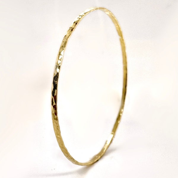 Brazalete martillado relleno de oro clásico de 14 k, brazalete texturizado, brazalete de oro, brazalete de oro de peso medio, brazalete de oro, brazalete de oro martillado