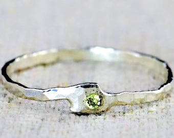 Freeform Peridot Ring, Pure Silver, Stackable Rings, Mother's Ring, Peridot Mothers Ring, Peridot Birthstone Ring, Peridot Ring, Mother