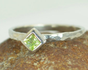 Square Peridot Ring, Peridot White Gold Ring, August's Birthstone Ring, Square Stone Mothers Ring, Square Stone Ring, Peridot Ring