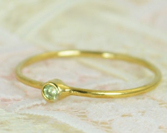 Tiny Peridot Ring Set, Solid 14k Gold Wedding Set, Stacking Ring, Solid 14k Gold Peridot Ring, August Birthstone, Mothers Ring, Gold Peridot