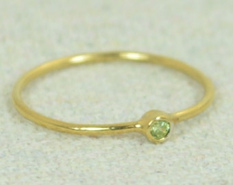 Tiny Peridot Ring, Gold Filled Ring, Stacking Ring, Dainty Peridot, Mother's Ring, Dainty Ring, August Ring, Peridot Ring, August Birthstone