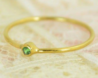 Tiny Emerald Ring Set, Solid 14k Gold Wedding Set,  Stacking Ring, Solid Gold Emerald Ring, May Birthstone, Bridal Set, Emerald Ring