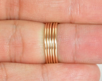 Anneau(s) empilable(s) en bronze rond mince, anneau en bronze, anneau d'empilage en bronze, bijoux en bronze, anneau en bronze, anneau en bronze délicat, anneau boho