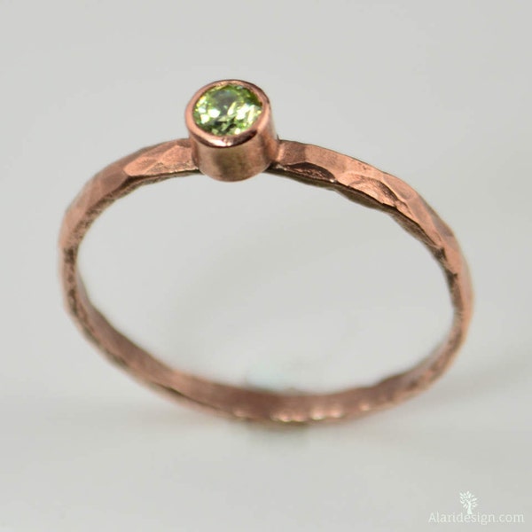 Copper Peridot Ring, Classic Size, Stackable Ring, Peridot Mother's Ring, August Birthstone Ring, Copper Jewelry, Peridot Ring, Pure Copper