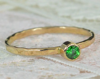 Emerald Engagement Ring, 14k Gold, Emerald Wedding Ring Set, Rustic Wedding Ring Set, Natural Emerald Ring, Solid 14k Emerald Ring