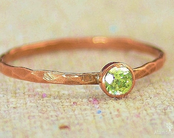 Dainty Copper Peridot Ring, Hammered Copper, Peridot Jewelry, Peridot Mother's Ring,  August Birthstone Ring, Copper Jewelry, Peridot Ring