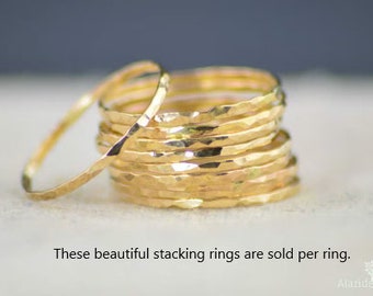 Super Thin 14k Gold Hammered Band, 14k Gold Filled, Gold Band, Anillos de apilamiento, Anillo de oro simple, Bandas de oro martillado, Anillo de oro delicado, Anillo