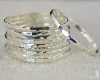 Conjunto de 10 anillos apilables de plata súper finos, anillos de plata flacos, anillos de pila de plata, anillo de apilamiento de plata, plata martillada, anillo de plata