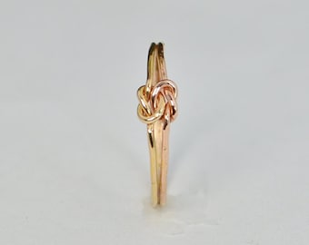 Zierlicher Gold und Rose Gold Doppelknoten Ring, Liebesring, Liebesknoten Ring, BFF Ring, Brautring, Versprechen Ring, Mutter Tochter Ring