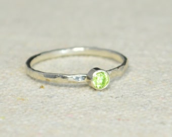 Classic Sterling Silver Peridot Ring, 3mm Silver solitaire, Green Ring, Silver jewelry, August Birthstone, Mothers RIng, Silver band