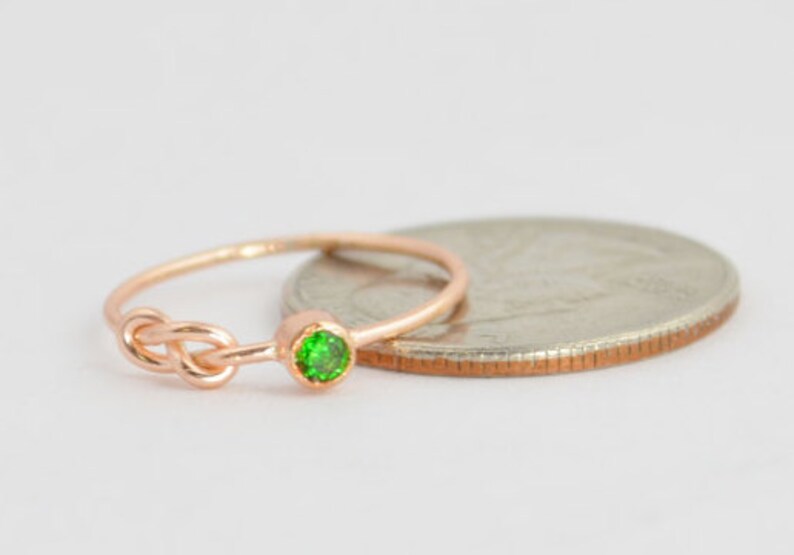 14k Rose Gold Emerald Infinity Ring, 14k Rose Gold, Stackable Rings, Mothers Ring, May Birthstone, Rose Gold Infinity, Rose Gold Knot Ring imagem 3