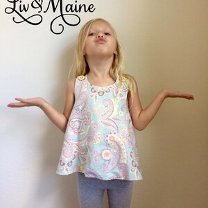 The Emma Crossover Pinafore Top - Pastel Paisley - 4t/5t - Listo para enviar