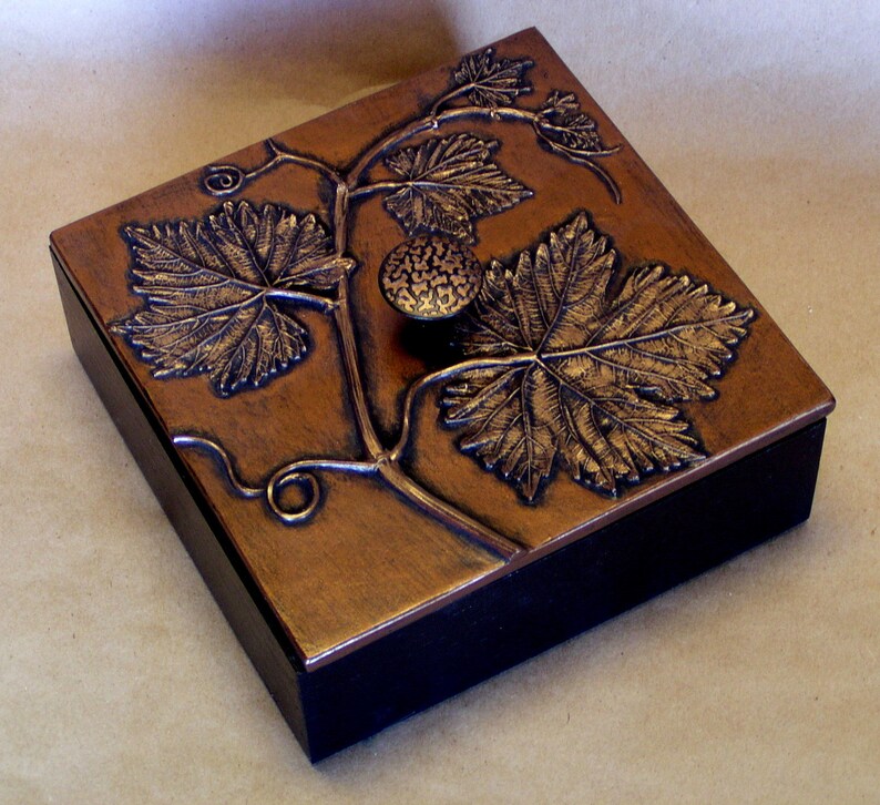 GrapeVine small decorative box