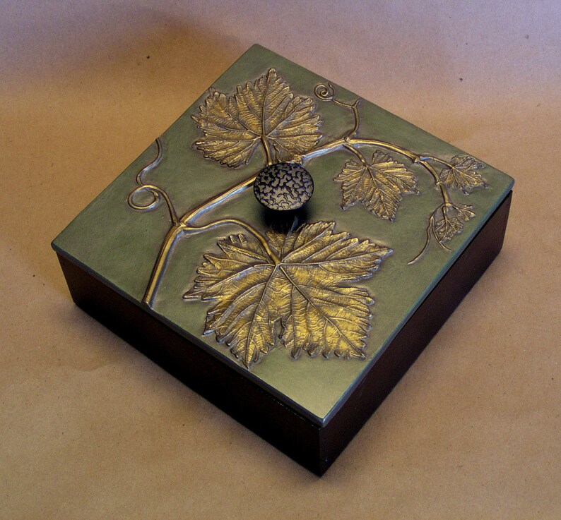 GrapeVine small decorative box