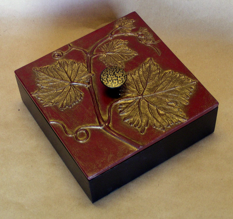GrapeVine small decorative box