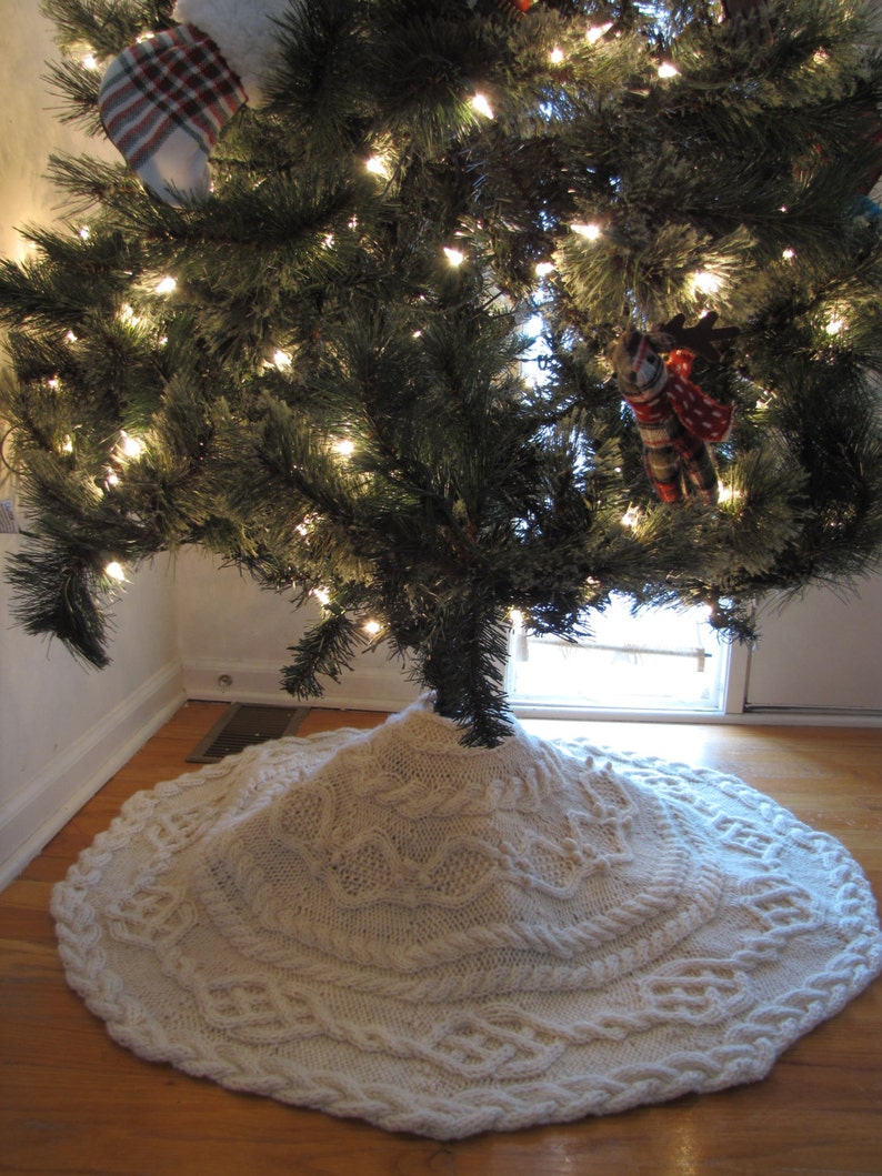 Cable Tree Skirt Knitting Pattern 2 Sizes image 2