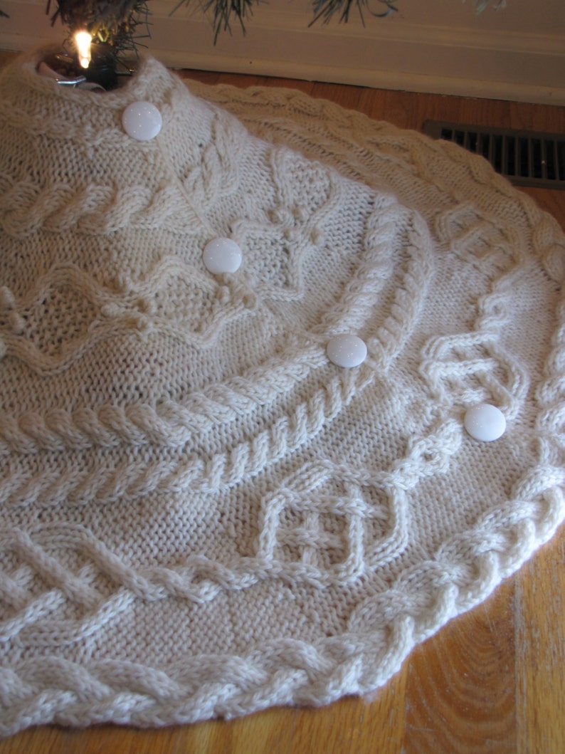 Cable Tree Skirt Knitting Pattern 2 Sizes image 3