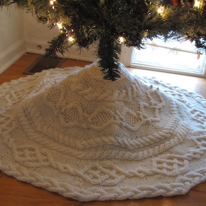 Cable Tree Skirt Knitting Pattern 2 Sizes image 1